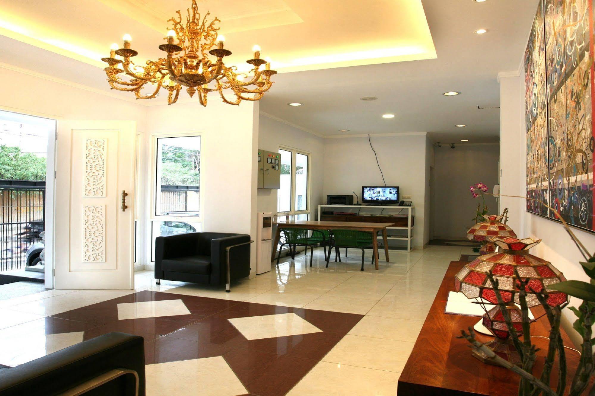 Sun Rise House Hotel Jakarta Exterior photo