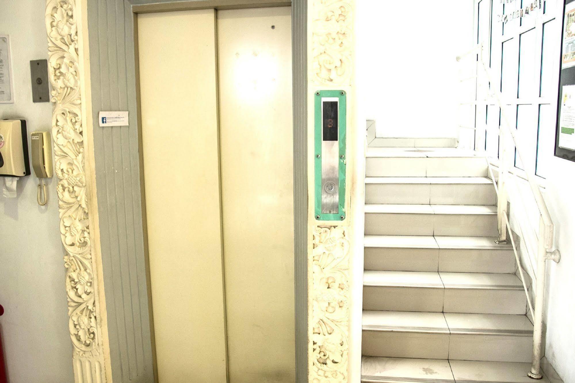 Sun Rise House Hotel Jakarta Exterior photo